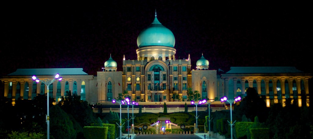 Putrajaya Putra Complex by jyokota