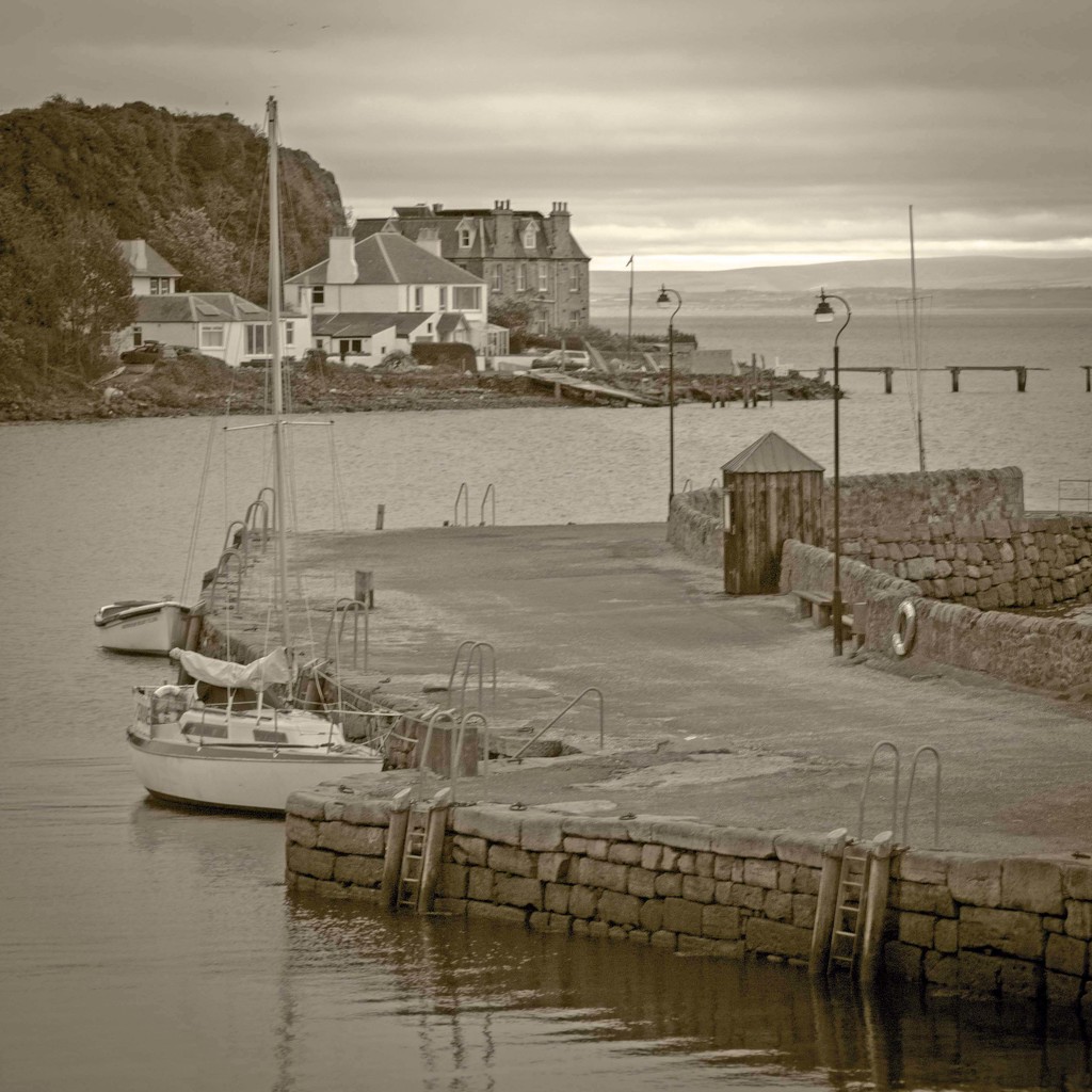Another morning harbour shot by frequentframes