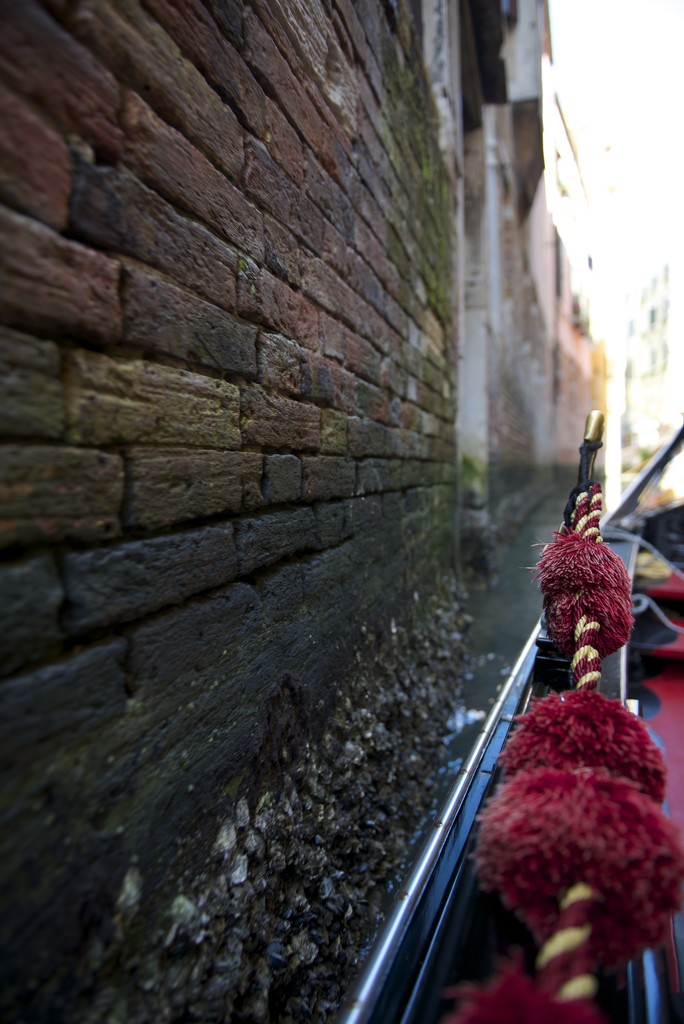 Wall Meets Gondola by kwind