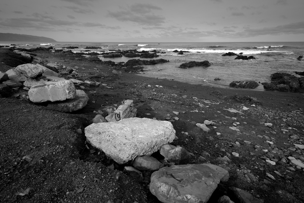 Rock and Sea by yaorenliu
