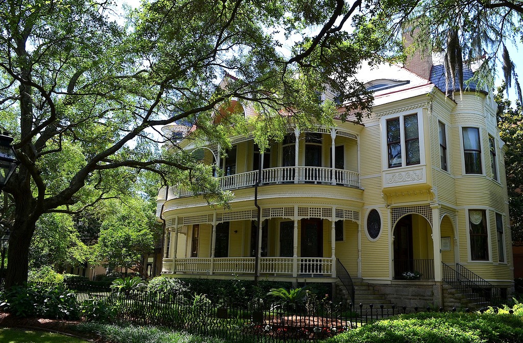 Queen Ann house, College of Charleston campus by congaree