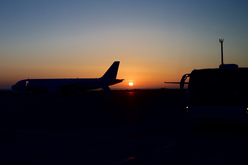 It was an early morning departure. by jyokota