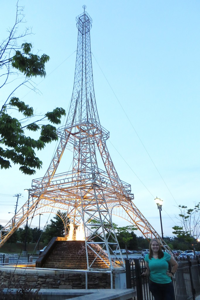 We found an Eiffel Tower by margonaut