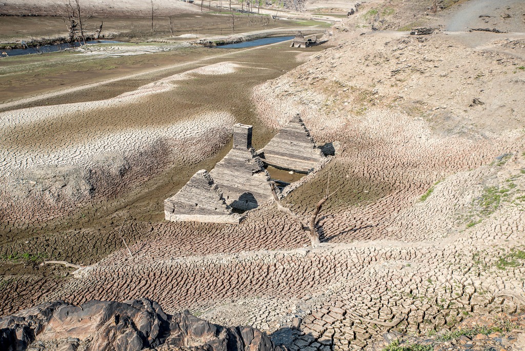 Lac de Guerlédan:  Remains of a way of life by vignouse
