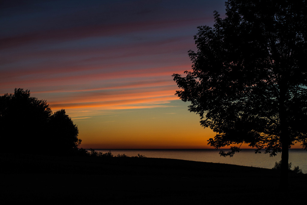 Lakeside sunset by meemakelley