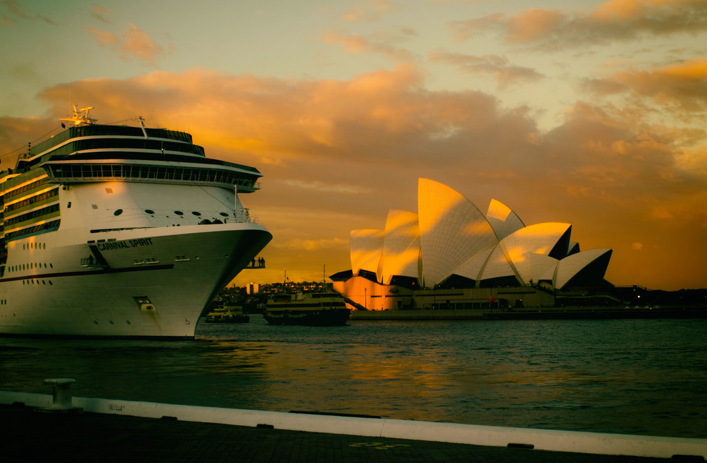 Leaving Sydney Harbour by annied