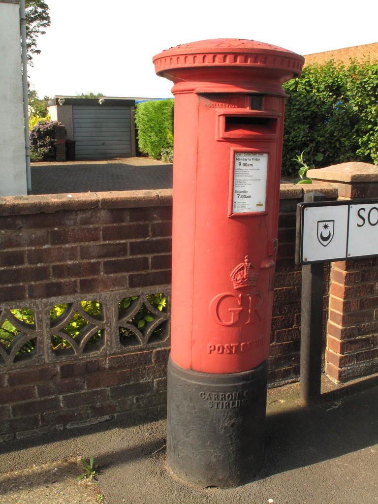 Another Thursday - Another Pillar Box by davemockford
