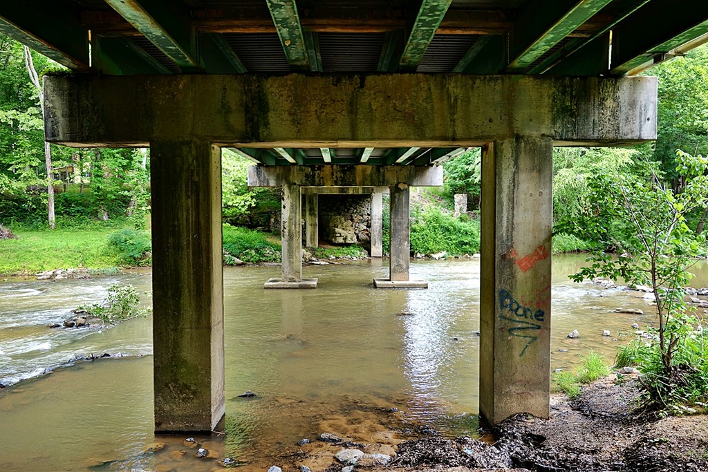 Under the bridge by soboy5