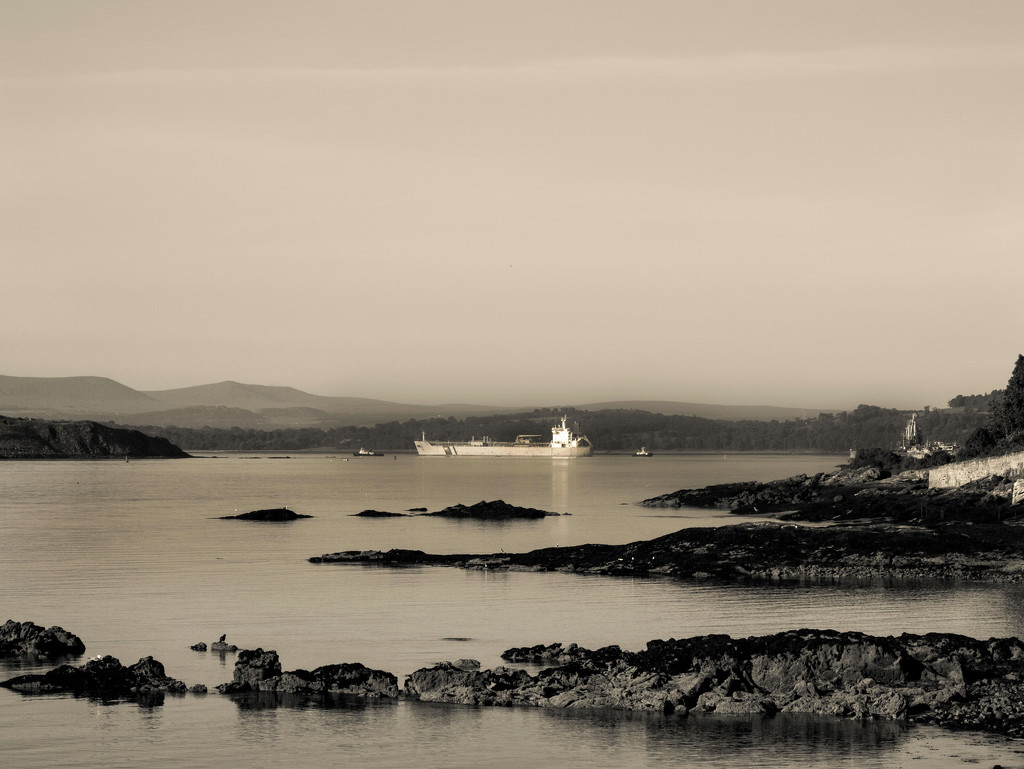 Tanker on the Forth by frequentframes