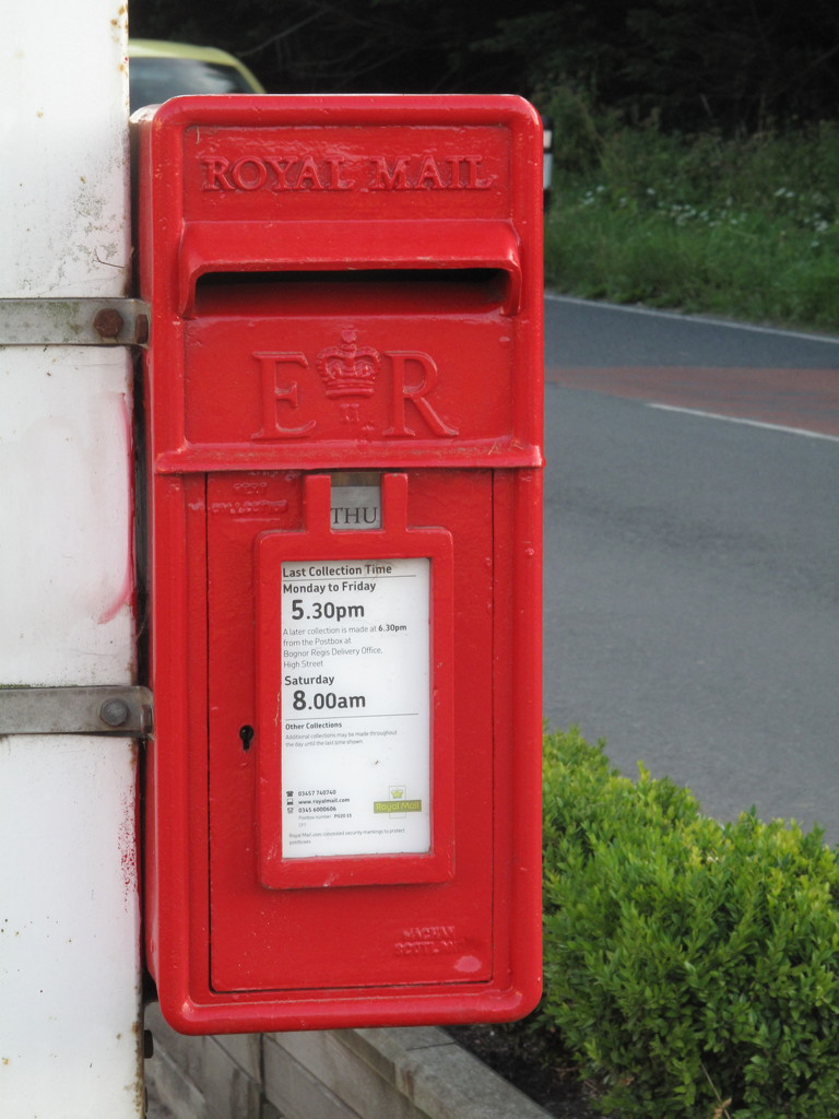 Rural Post Box by davemockford