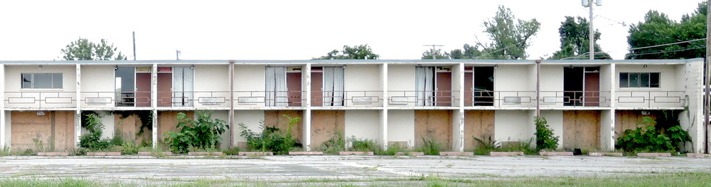 Abandoned Motel, Paducah, KY by lsquared