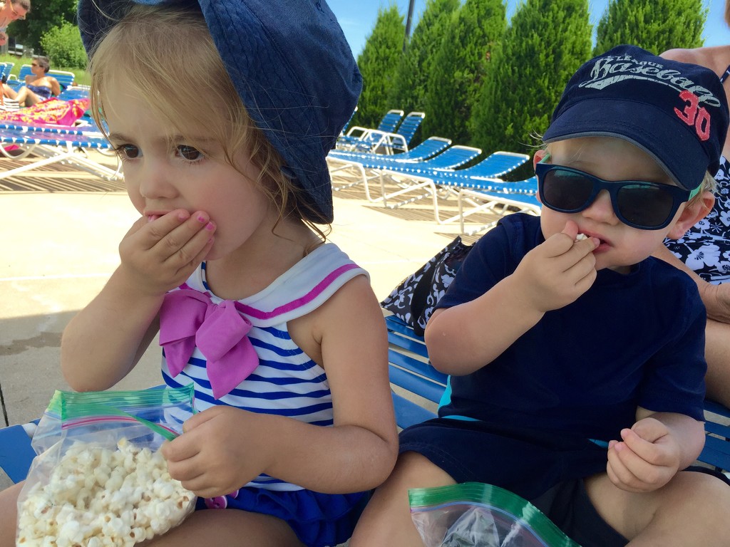 Popcorn by the pool by mdoelger