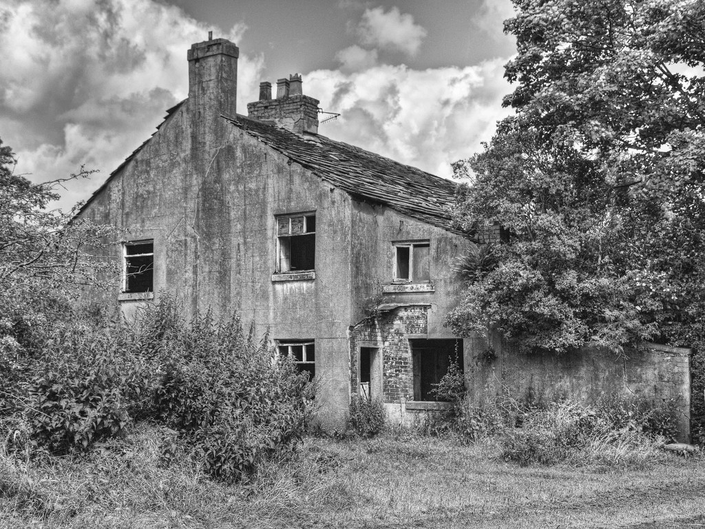 Derelict House. by gamelee