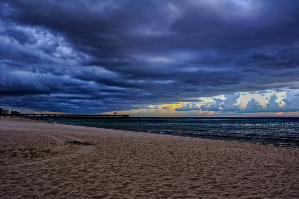 Storm approaching (re-edit) by danette