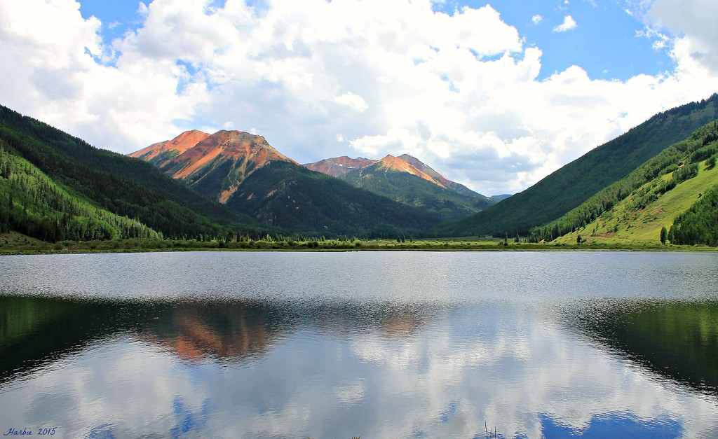 Red Mountain Reflection by harbie