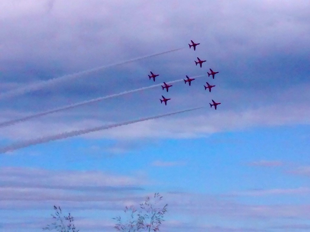 The Red Arrows by countrylassie
