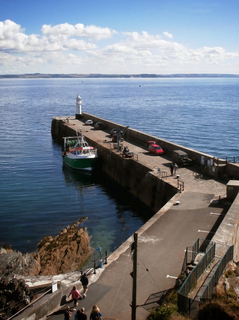 Mevagissey outer harbour wall by swillinbillyflynn