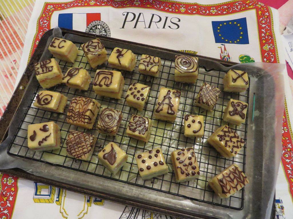Petit Fours decorated by the recently-returned art student by margonaut