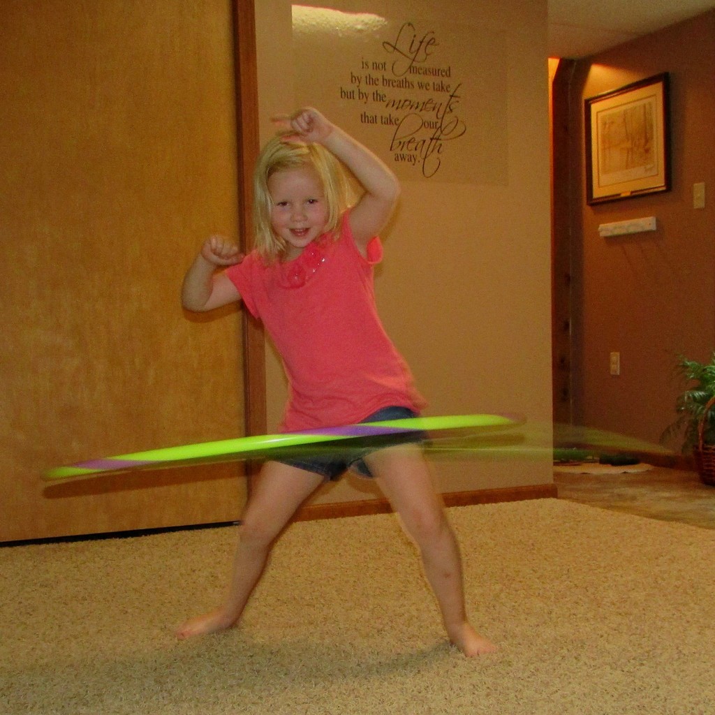 Hula Hooping by tunia