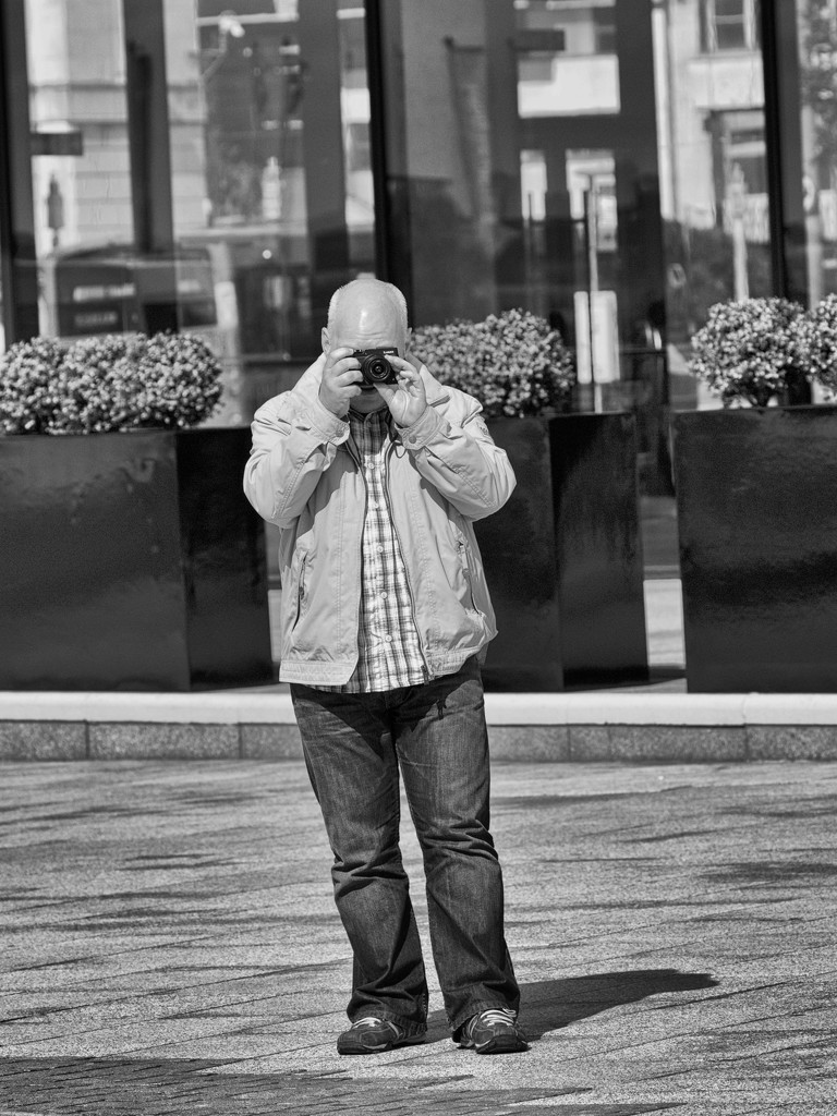 A man and his camera. by gamelee
