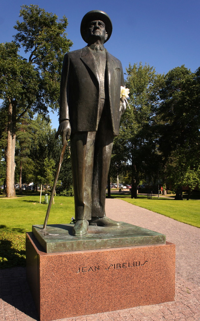 Sibelius statue by boxplayer
