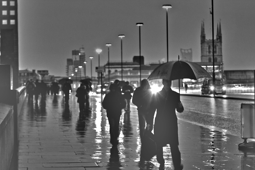 London Bridge is pouring down ... by edpartridge