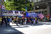 22nd Sep 2015 - Chinese President Xi Jinping landed in Seattle on Tuesday to kick off a week long visit to the US. Protesters representing Falun Gong, a religious group that says it is repressed in China, held placards, while well-wishers waved Chinese and U.S. flags and large red cloth signs that read "Hello President Xi" in Chinese characters.