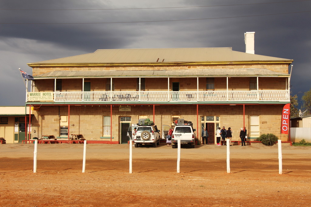 Marree Hotel by terryliv