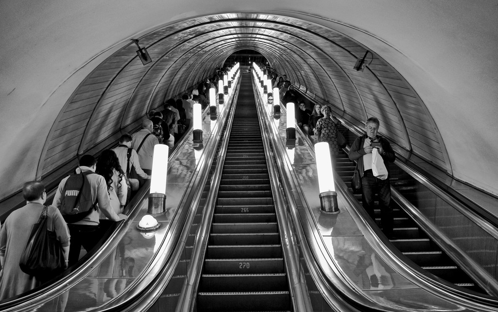 Moscow Subway Escalator by jyokota