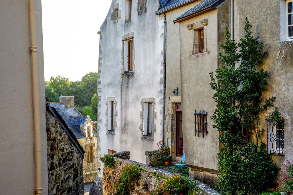 A Year of Days Day 269: Back-Alley - La Roche Bernard by vignouse