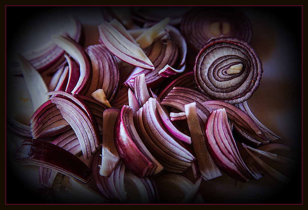 Red Onion by dide