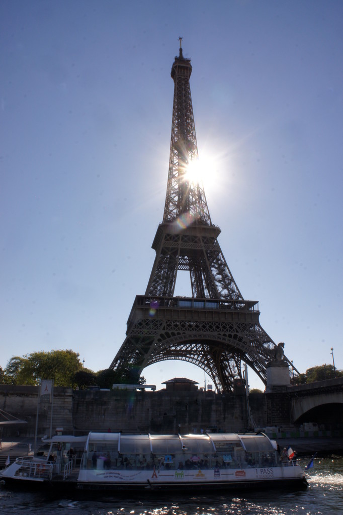 Eiffel Tower by boxplayer