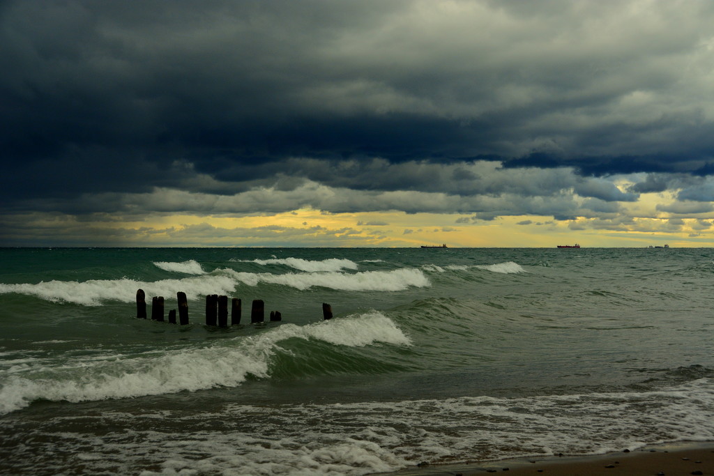 Lake Ontario - An angry day by jayberg