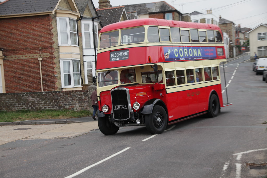 Old Bus by davemockford
