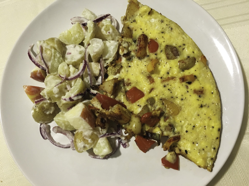 Day 30 - Potato salad and red pepper tortilla - 100happyday2015 by bizziebeeme