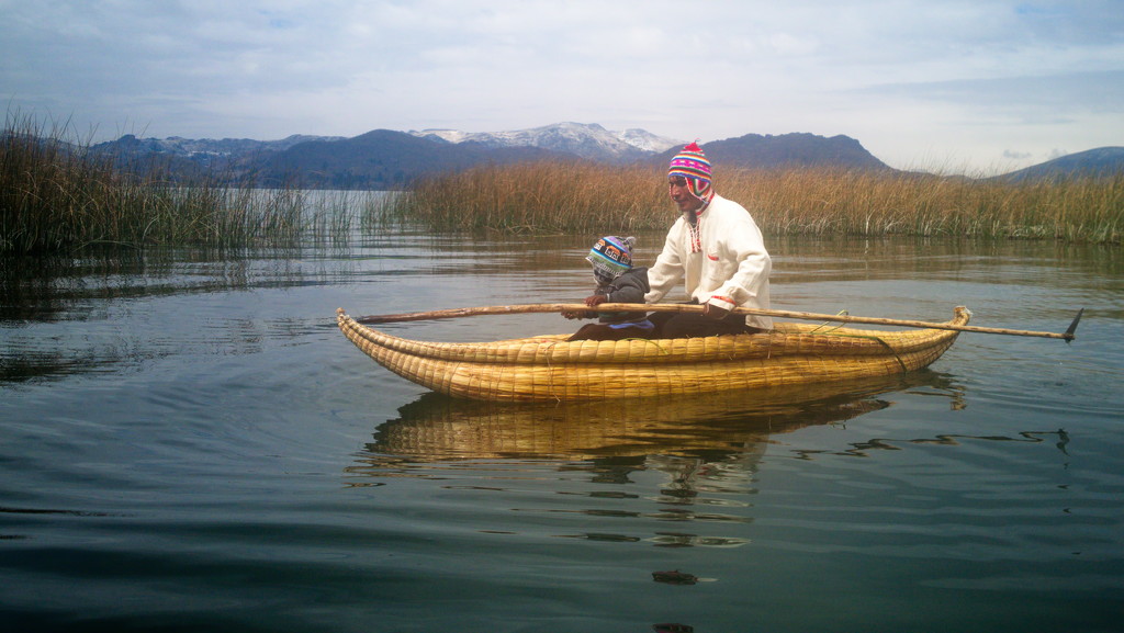 Uros and Titicaca lake by petaqui
