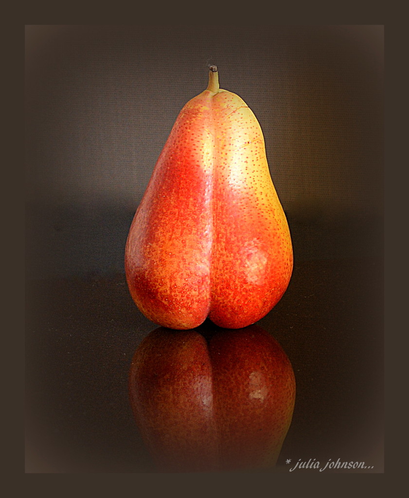 Oh What a lovely pear... by julzmaioro