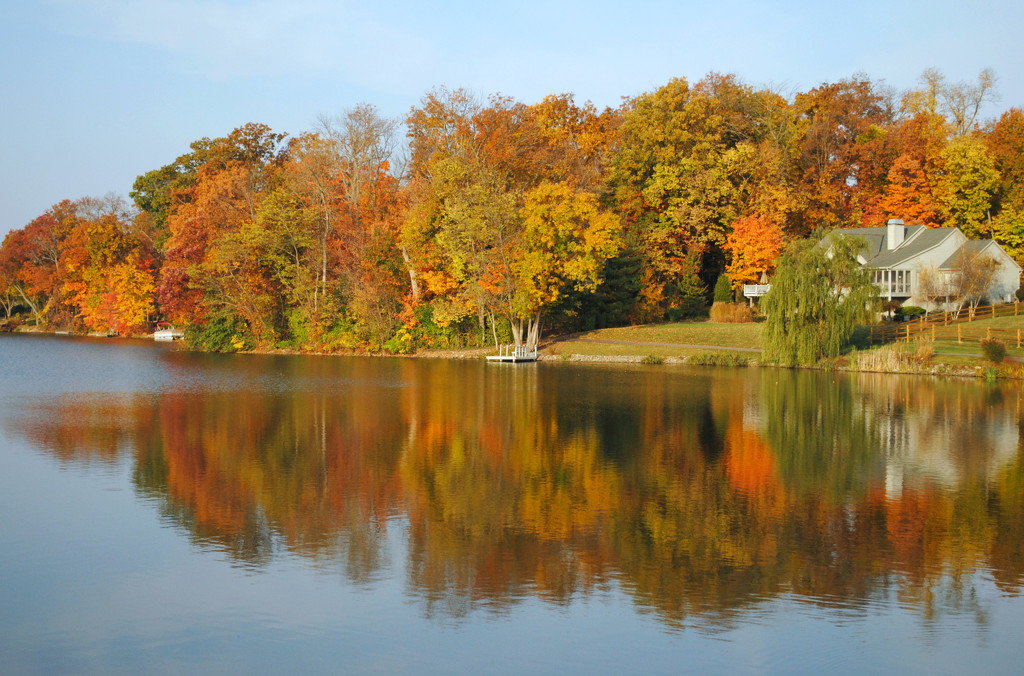 The Autumn Lakehouse by alophoto