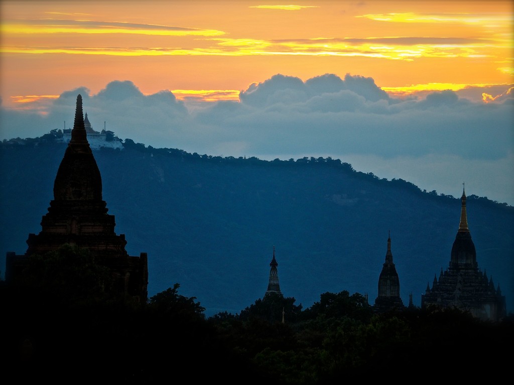 Bagan Sunset by redy4et