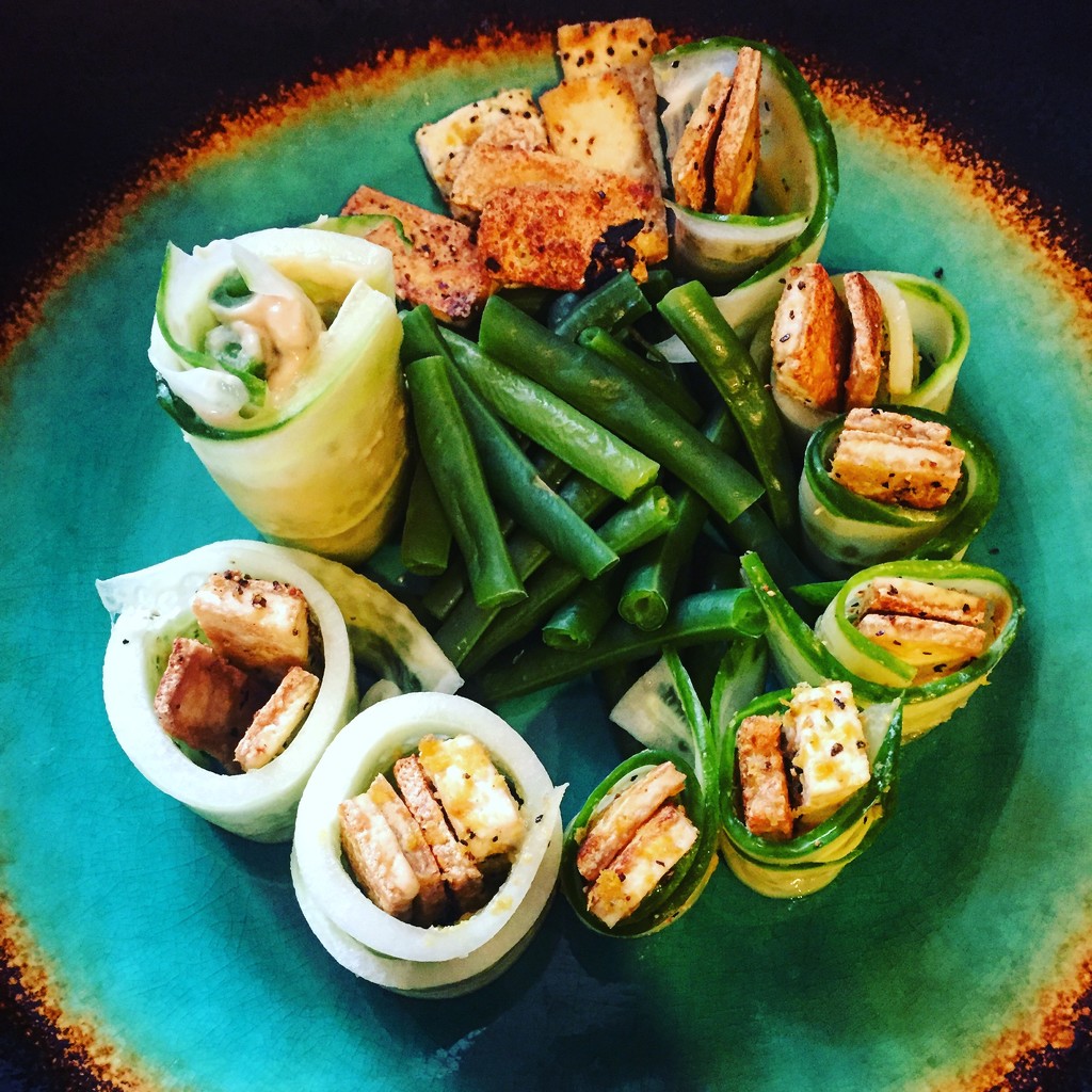 vegan tofu and cucumber sushi  by annymalla