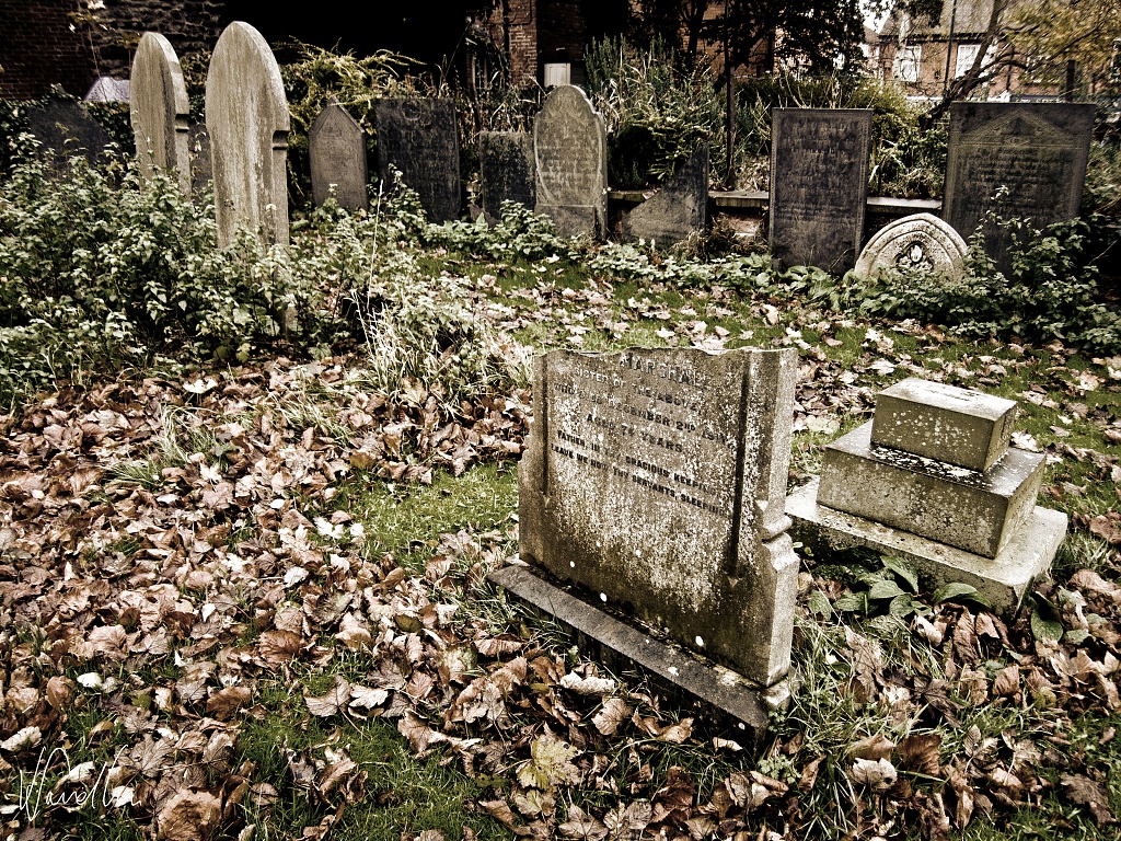Ruddington graveyard by vikdaddy