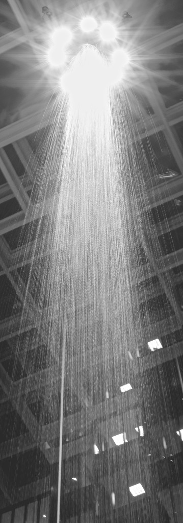 Falling Fountain by jyokota