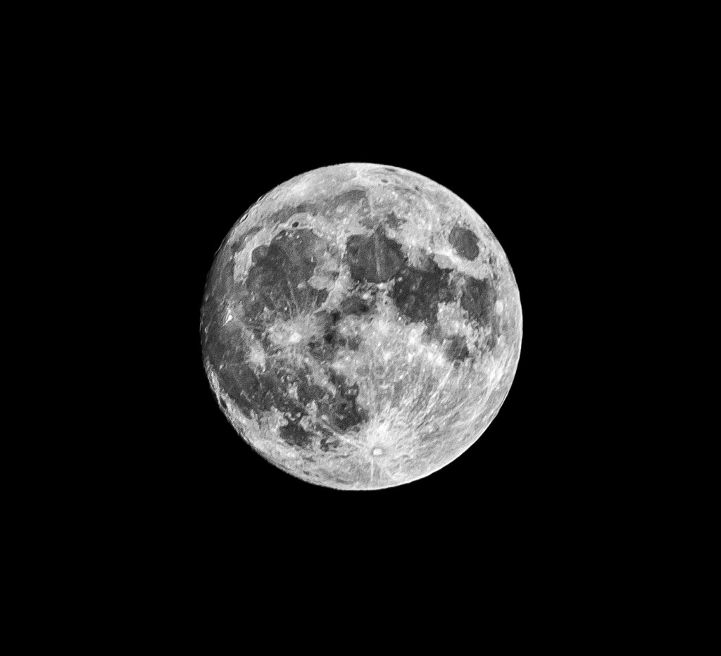 Full Moon by rosiekerr