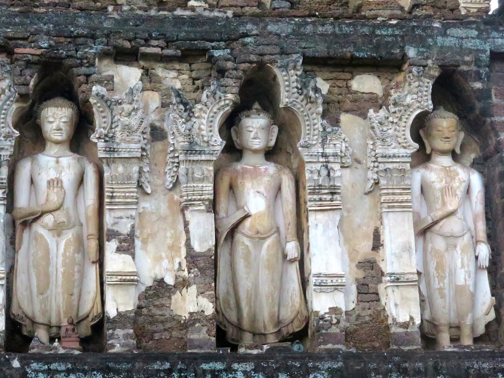 Wat Phra That Hariphunchai, Lamphun by jamibann