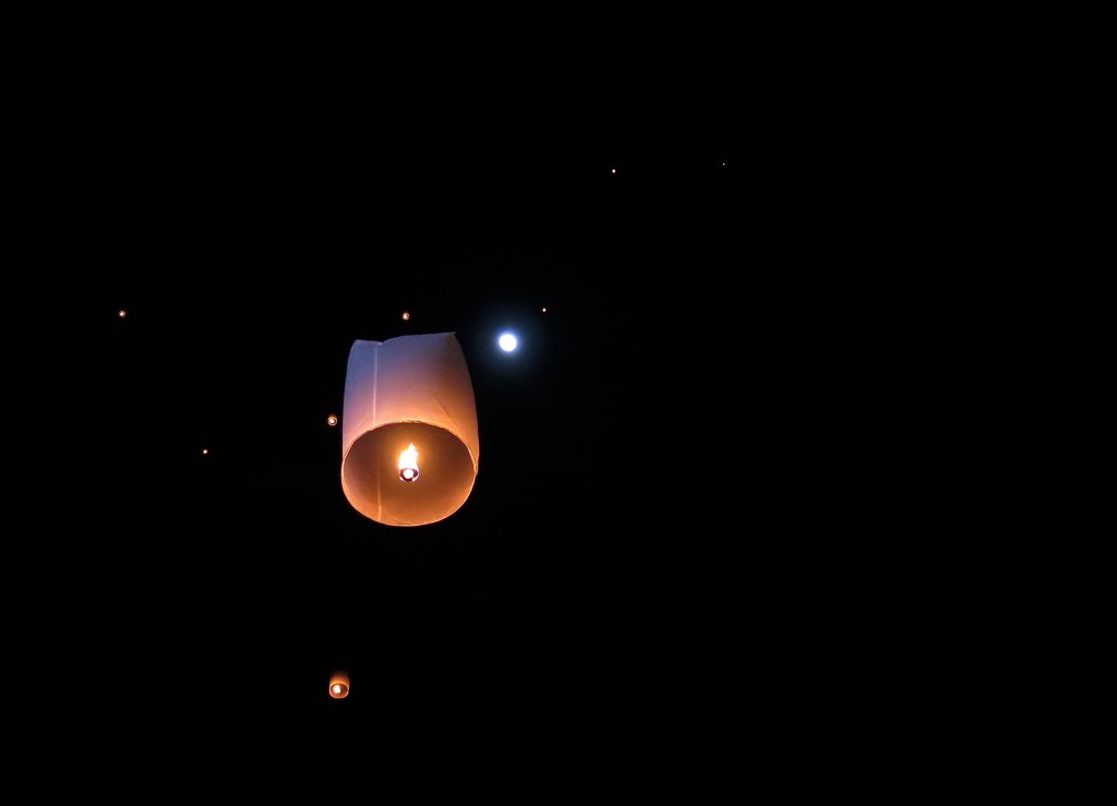 Fire Lanterns Chiang Mai by jamibann