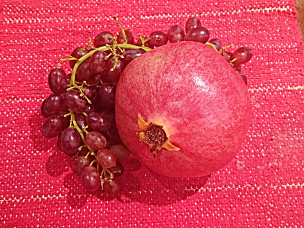 Pomegranate and grapes by boxplayer