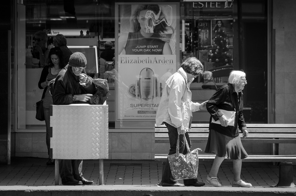 Among the Shoppers by yaorenliu