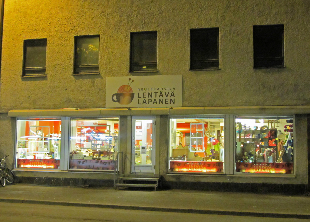 Cafe Lentävä Lapanen (Flying Mitten) on Mannilantie Street, Järvenpää   by annelis