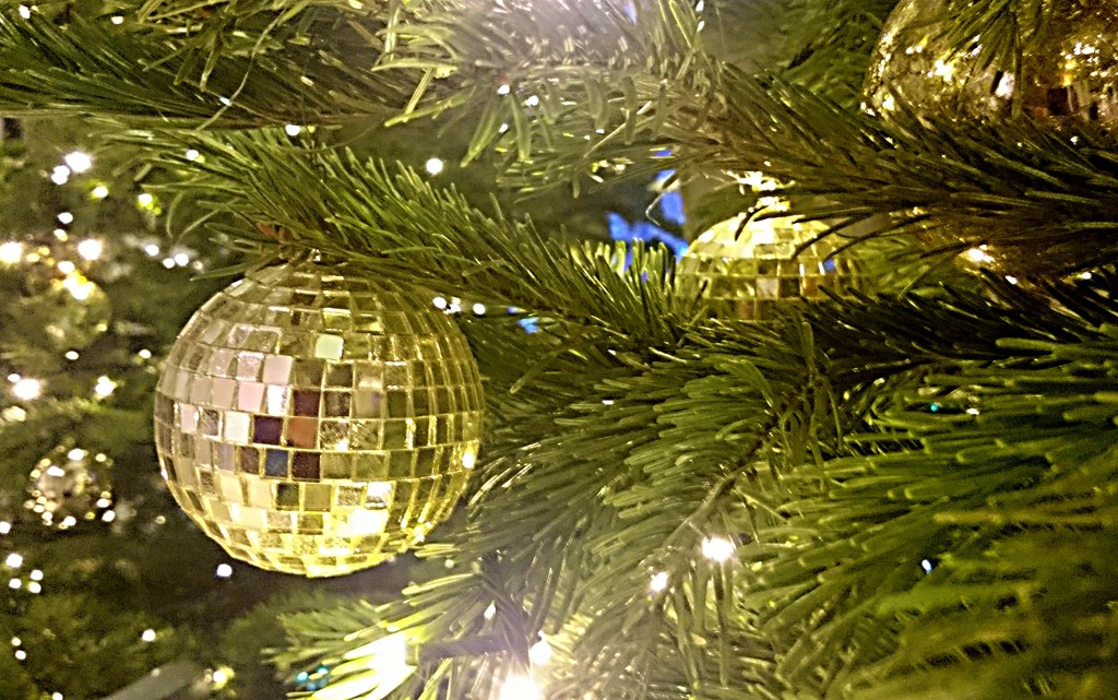 Disco bauble by boxplayer