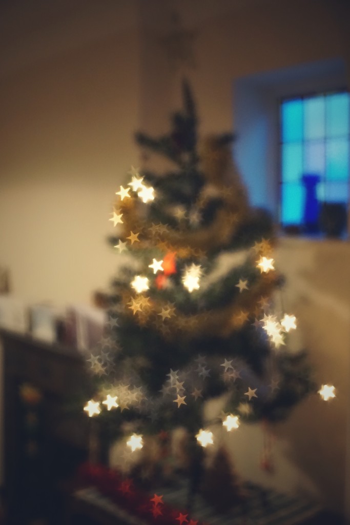 Starry Christmas Tree by mattjcuk
